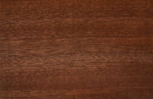 Primo piano sul caratteristico pattern del legno di iroko