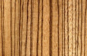 Primo piano sul caratteristico pattern del legno di zebrano