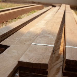 Delle assi di legno di itauba per la produzione di parquet